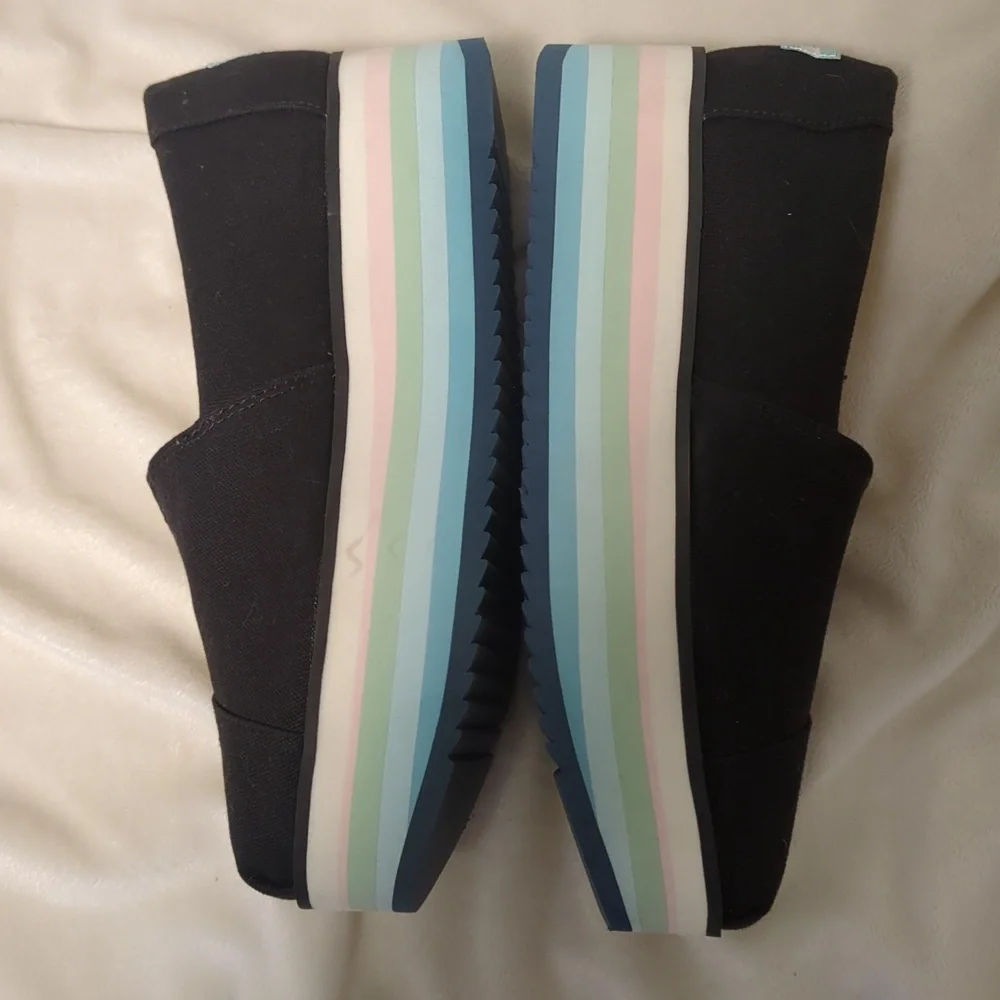 TOMS Alp Platform Sneakers NWOT 9 Black Canvas Pastel Rainbow Comfort Eco